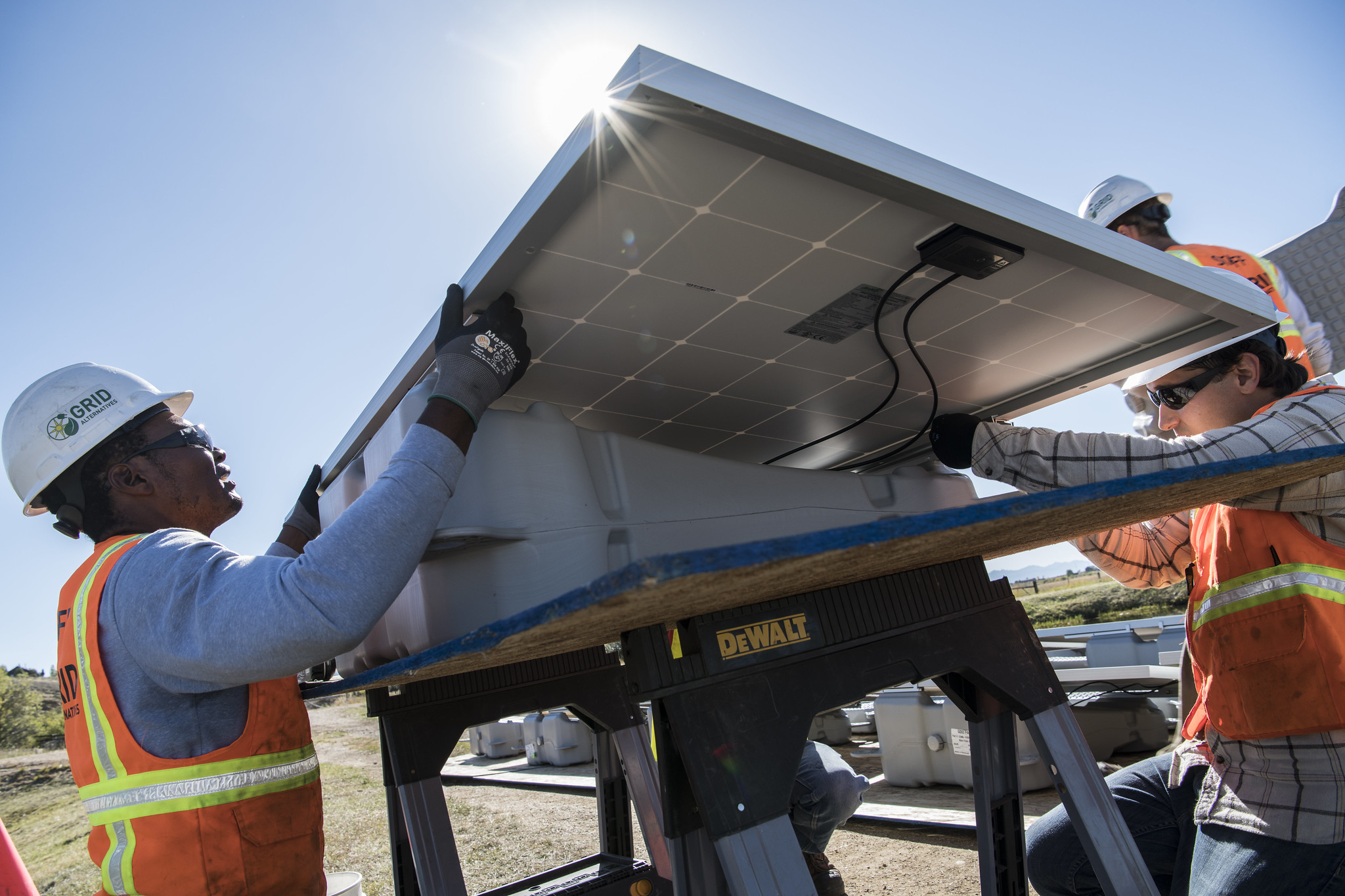 Özellikle Güneydoğu Anadolu, Akdeniz ve Ege bölgelerinin güneş enerjisi potansiyelleri oldukça yüksek. Bu potansiyel, YFV sistemlerinin uygulanabilirliğini de artırıyor. (Fotoğraf: Dennis Schroeder / NREL)