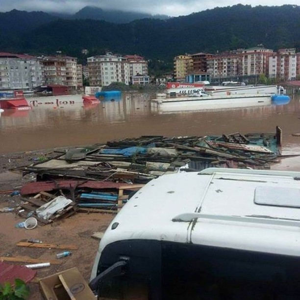 ''Türkiye’nin de içinde bulunduğu Doğu Akdeniz ülkeleri için ise öncelik, artan sel ve aşırı yağış risklerine karşı altyapıyı güçlendirmek, erken uyarı sistemlerini etkinleştirmek ve kentsel planlamayı bu yeni iklim gerçekliğine göre şekillendirmek olmalı.''