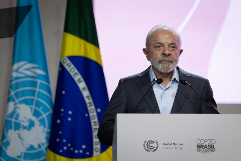 ''2025’te Brezilya, COP 30’a ev sahipliği yapacak olmalarına rağmen, OPEC+’a katıldı; petrol üretimini artırma planları da devam ediyor. Lula’nın 'fosil çağını bitirme' mesajlarını, bu somut adımları bağlamında değerlendirmek gerekiyor.'' (Fotoğraf: UN Climate Change - Kiara Worth)