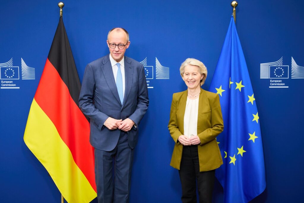 ''Asıl şaşırtıcı gelişme, Almanya Şansölyesi Friedrich Merz’in, sanayicilerin bu açıklamalarına destek vermesi oldu. ‘‘ETS’yi gözden geçirmeye veya ertelemeye, askıya almaya açık olmalıyız,’’ diyen Merz, böyle bir revizyonun veya ertelemenin ne anlama geleceği konusunda ise detay vermedi.''