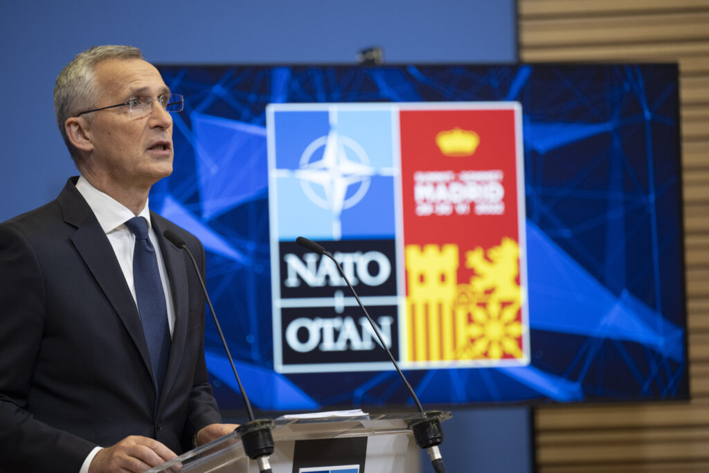''Madrid Zirvesi’nde, dönemin Genel Sekreteri Jens Stoltenberg, örgütün emisyonlarını 2030’a kadar en az %45 azaltacağını ve 2050’de net sıfıra indireceğini duyurdu.''